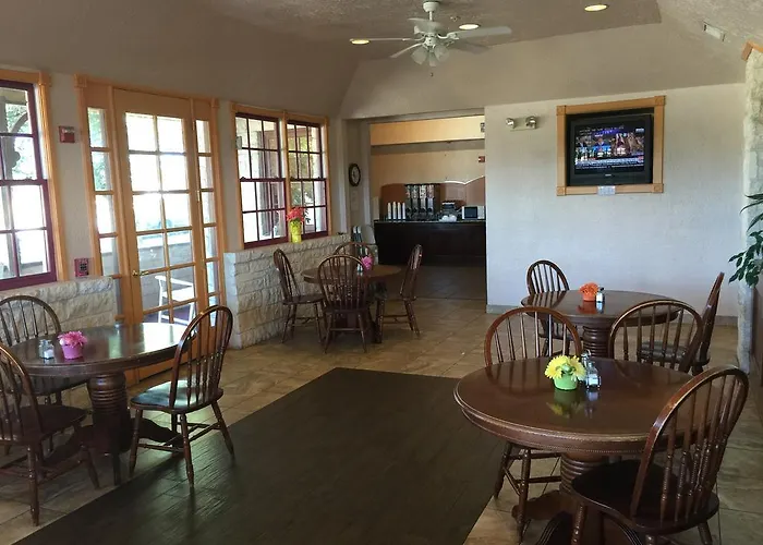 Fredericksburg Hill Country Hotel