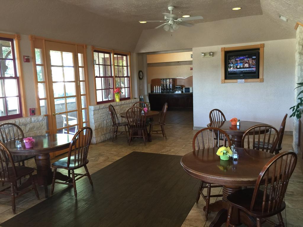 Hotel Hill Country 2*
