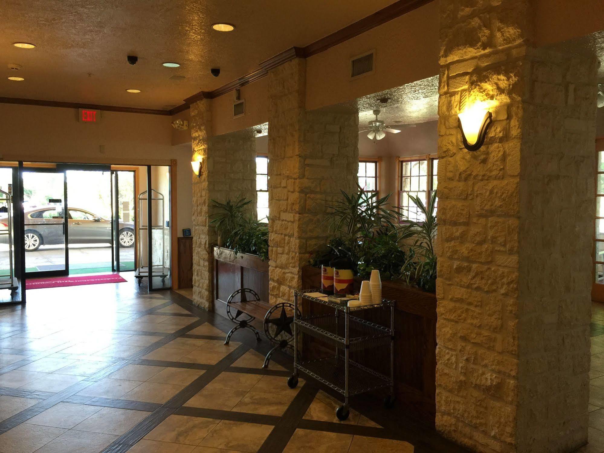 Hotel Hill Country 2*