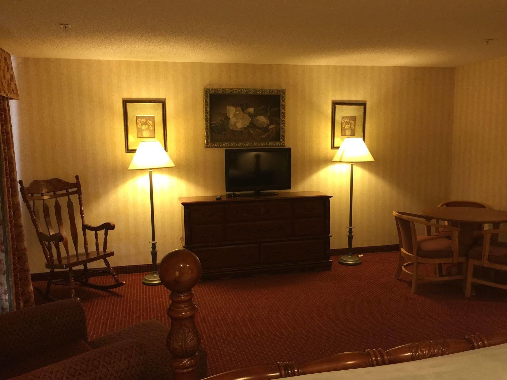 Hill Country Hotel